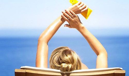 Should I use physical sunscreen or chemical sunscreen?