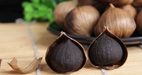 Should people with gastrointestinal diseases eat black garlic?