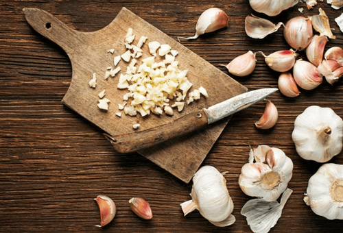 Health benefits of eating raw garlic