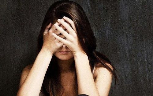 Trầm cảm nặng: Dấu hiệu và nguy cơ tự sát