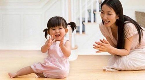 
Phụ huynh cần có sự điều chỉnh cách giao tiếp và thời lượng giao tiếp mỗi ngày với trẻ.
