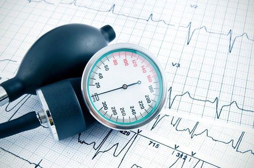 Hypertension: Common symptom in acute glomerulonephritis