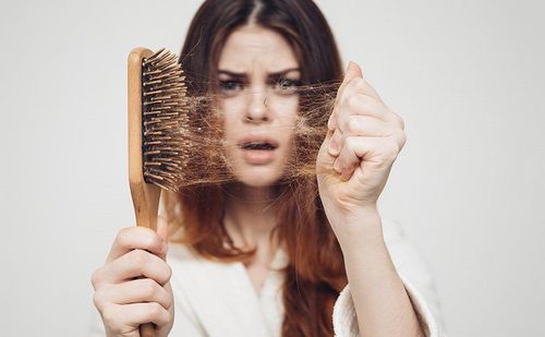 Distinguish physiological hair loss - pathological hair loss