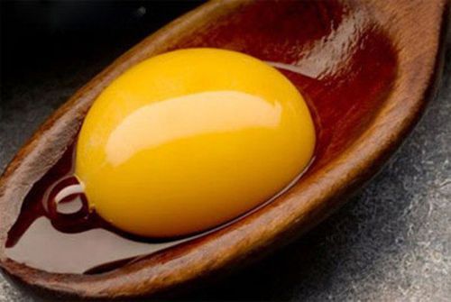 Is it healthy to eat egg yolks?