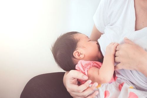 Can a rectal pump be used to treat constipation while breastfeeding?