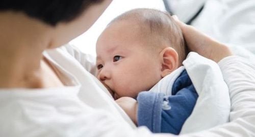 
Breastfeeding correctly and regularly helps mothers maintain a steady milk supply