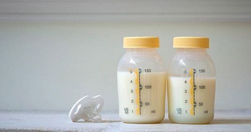 Instructions to express breast milk by hand to help milk out more, breasts not sag