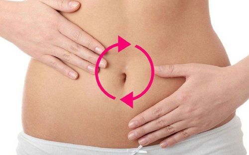 What causes abdominal pain between episodes?