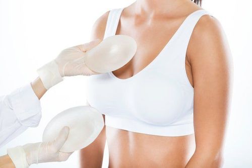 Can breast implants rupture due to pressure difference?