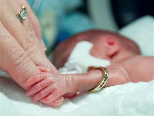 Premature babies: When to check eyes, prevent retinopathy?