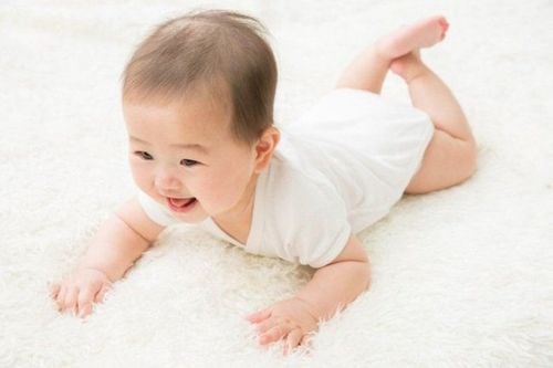 What can a 7 month old baby do?