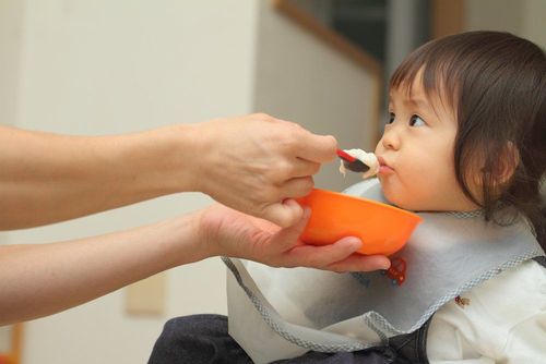 6 months - an important milestone for the baby's weaning stage