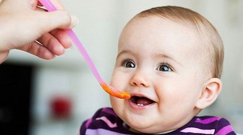 Children eat complementary foods by age: From 7-8 months