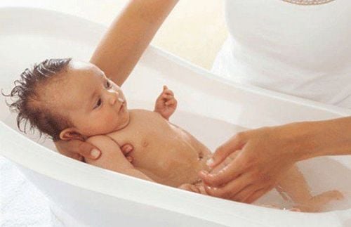 10 things to know when bathing a newborn