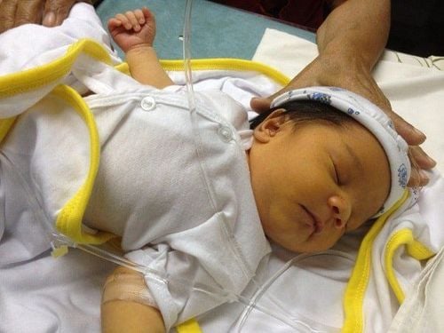 How long does it take to treat neonatal jaundice with light?