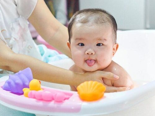 
Lựa chọn thời gian tắm cho trẻ hợp lý
