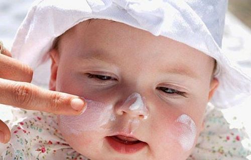 Nên bôi kem chống nắng 30 phút trước khi ra ngoài