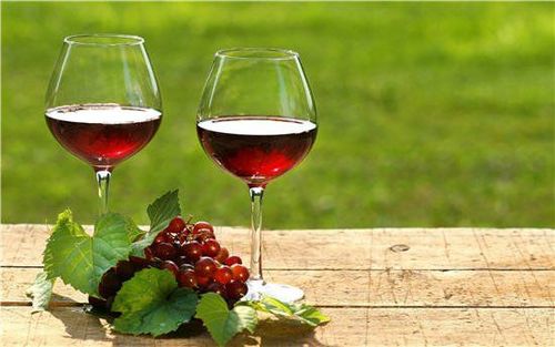 Tác dụng của rượu vang tới sức khỏe con người