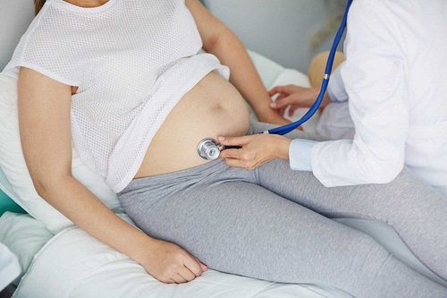 Uterine rupture in labor: Causes, signs to recognize