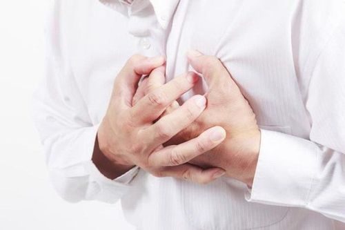 Pericarditis is common in which leaves?