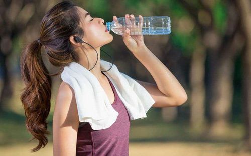 
Người tập có thể duy trì cân bằng với bộ môn yoga
