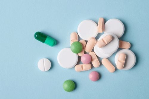 Viêm mạch thứ phát gây ra bởi các bệnh lý như dị ứng thuốc