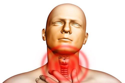 What are the common symptoms suggestive of hyperthyroidism?