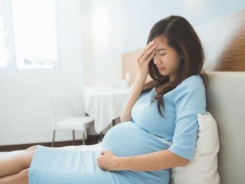 Đau đầu liên tục khi mang thai, có đáng lo?