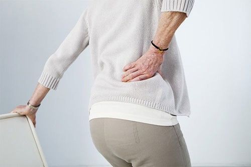 Why do kidney stones cause back pain?