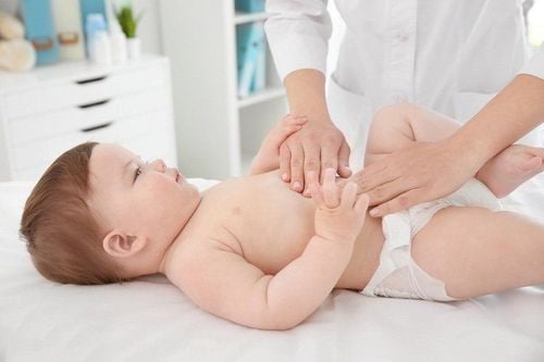 Chướng bụng là dấu hiệu của bệnh viêm ruột ở trẻ sơ sinh?