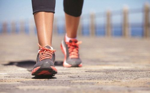 How many calories does walking 10,000 steps burn?