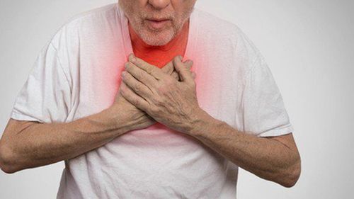 
Khó thở tức ngực là triệu chứng của COPD
