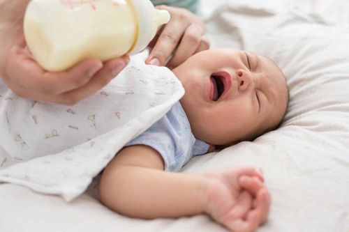 Notes when practicing bottle feeding for babies