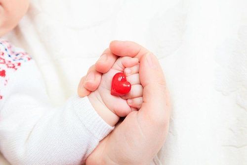 Why should early screening for congenital heart defects in newborns?