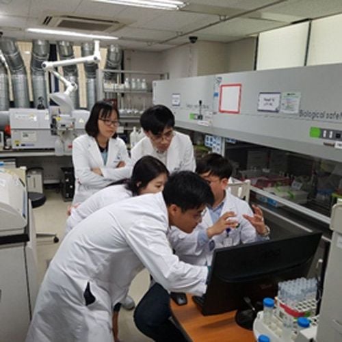 
Bác sĩ, kỹ thuật viên Vinmec được cập nhật kiến thức mới về Laboratory tại Seegene Medical Foundation
