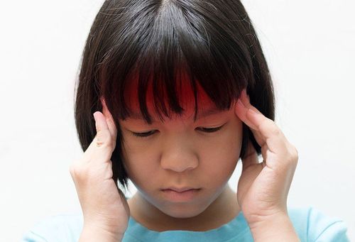 Trẻ đau nhói đầu kéo dài là do đâu?