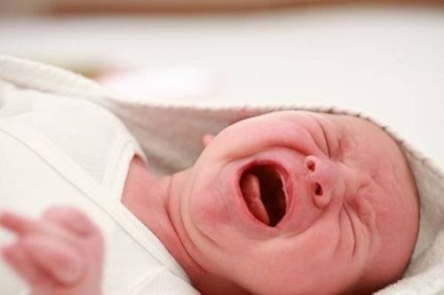 Some ways to help limit the baby's startling situation when sleeping