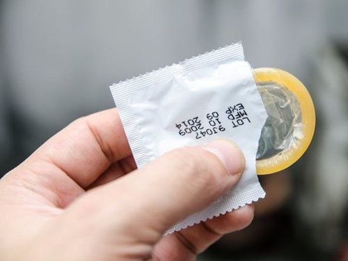 
Không sử dụng bao cao su khi quan hệ làm nguy cơ nhiễm HIV cao hơn
