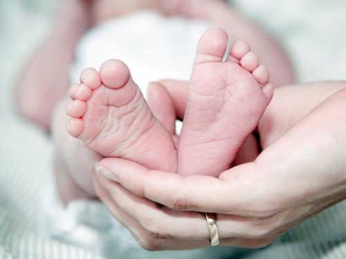 Các xét nghiệm thông thường cho trẻ sơ sinh trong khoa chăm sóc đặc biệt