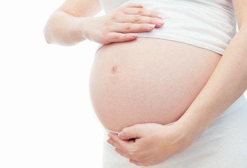 Ngôi thai 32 tuần nằm ngang có khả năng quay đầu về đúng vị trí không?