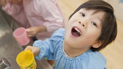 Trẻ 6 tuổi có thể cắt amidan được không?