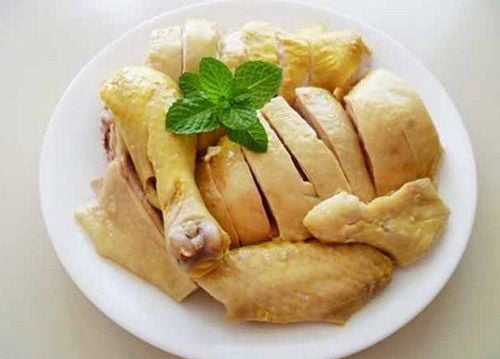 Nên hạn chế sử dụng quá nhiều thịt gà trước khi đi ngủ