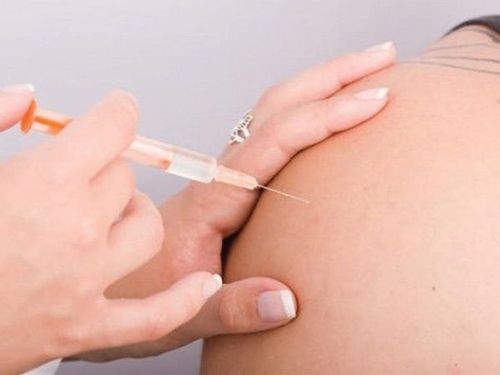 Thai phụ mang thai 34 tuần siêu âm có nhiều nước ối, chỉ định tiêm trưởng thành phổi có đúng không?