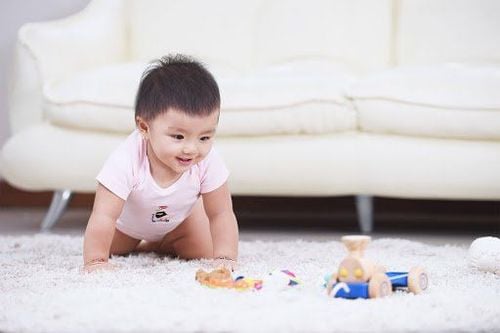 
Bố mẹ nên cho trẻ thức dậy lúc 6h sáng và ngủ tối lúc 9h kèm theo các giấc ngủ ngắn ban ngày
