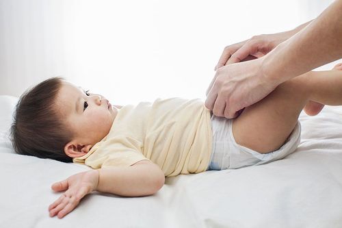 Trẻ nhỏ bị nhiễm khuẩn đường ruột có dấu hiệu gì?