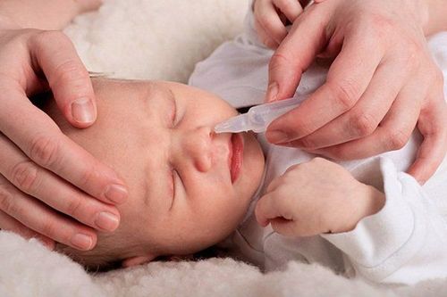 Trẻ hai tháng tuổi bị nghẹt mũi là điều bình thường?