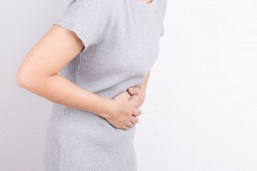 What is epigastric pain with black stools?