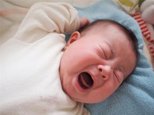 Trẻ sơ sinh thường xuyên bị nghẹt mũi có phải mắc bệnh gì?