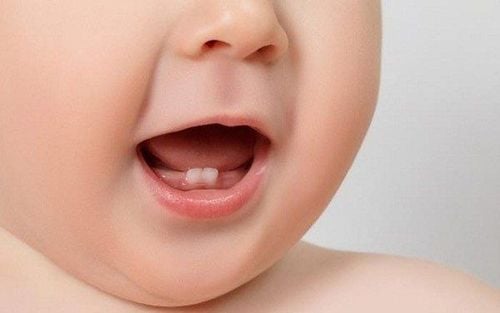 Làm sao để biết bé bị sốt do mọc răng hay do nguyên nhân khác?