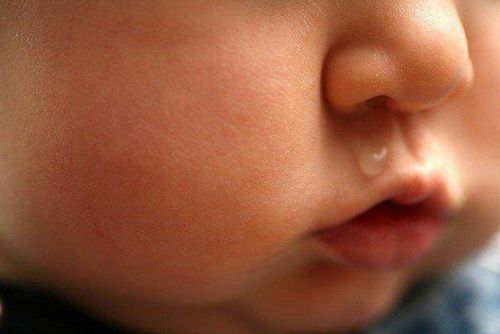 Should children with a runny nose continue to give Augmentin?